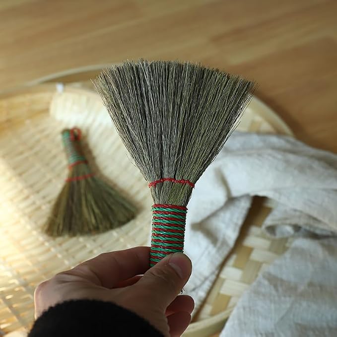 Mini Straw Broom, Desktop Cleaning Broom, Used - Image 5