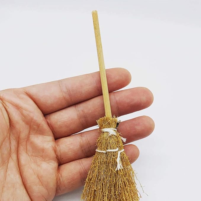 Toyvian Witch Broom Witch Broom 5Pcs Artificial Mini Miniature Props Mini Straw - Image 4