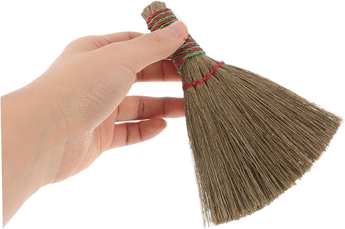 Healifty Natural Miscanthus Mini Broom - Image 3