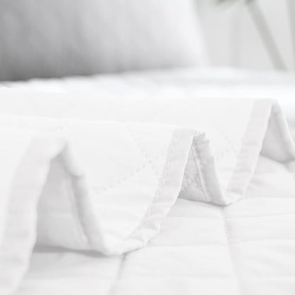 Easy-Going Twin Size Reversible Quilt Set with 1 Quilt and 1 Pillow Sham, Soft Bed Quilt Cover, Water Resistant Lightweight Microfiber Bedspread, Stain Resistant, White/White
