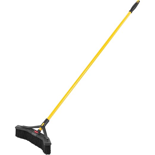 Rubbermaid Commercial Products Maximizer Push-to-Center Broom by RubbermaidCommercialProducts