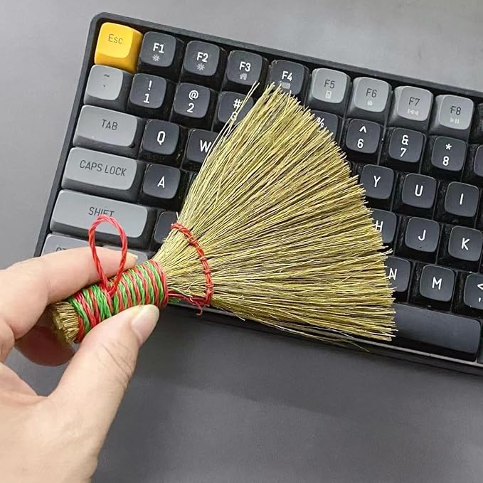 Mini Straw Broom, Desktop Cleaning Broom, Used by Unknown