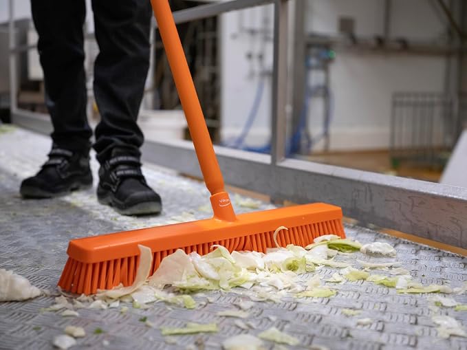 Vikan 31954 24" Heavy-Duty Push Broom, Soft/Stiff - Image 7