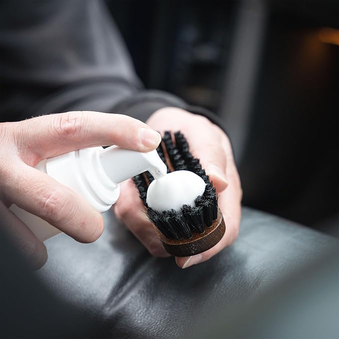 Geist. Leather & Upholstery Cleaning Brush Medium | To clean car seats - Image 5