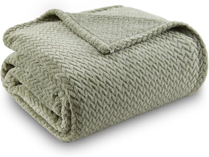 NEWCOSPLAY Super Soft Twin Blanket Sage Green Premium Silky Flannel Fleece Leaves Pattern Lightweight Bed Blanket All Season Use (Sage Green, Twin(60"x80"))