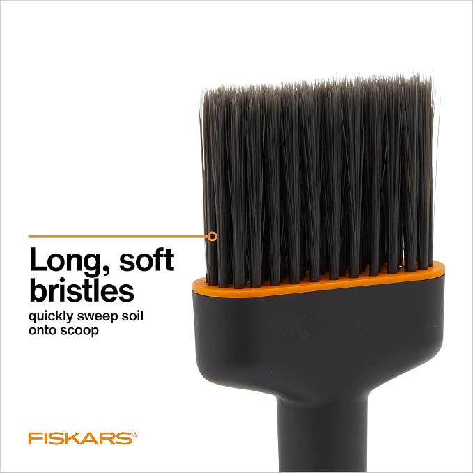 Fiskars Planting Soil Scoop & Brush Set, Dual-Sided Tool - Image 6
