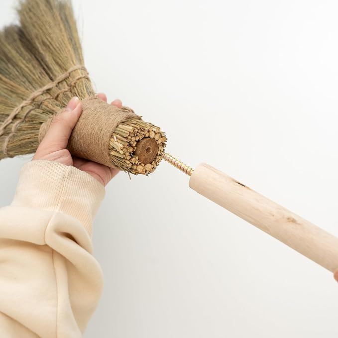 Vietnamese Straw Soft Broom - Image 4