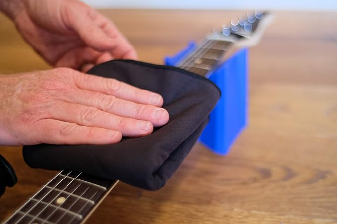 MusicNomad 2 'n 1 Beyond Plush Players Cloth - Image 3