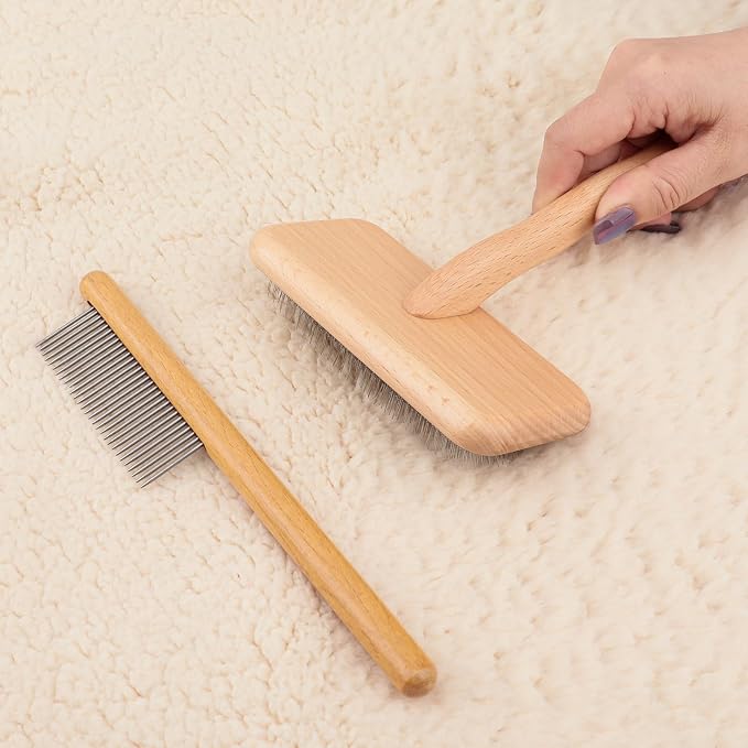 Sheepskin Wool Brush by Haetyieh