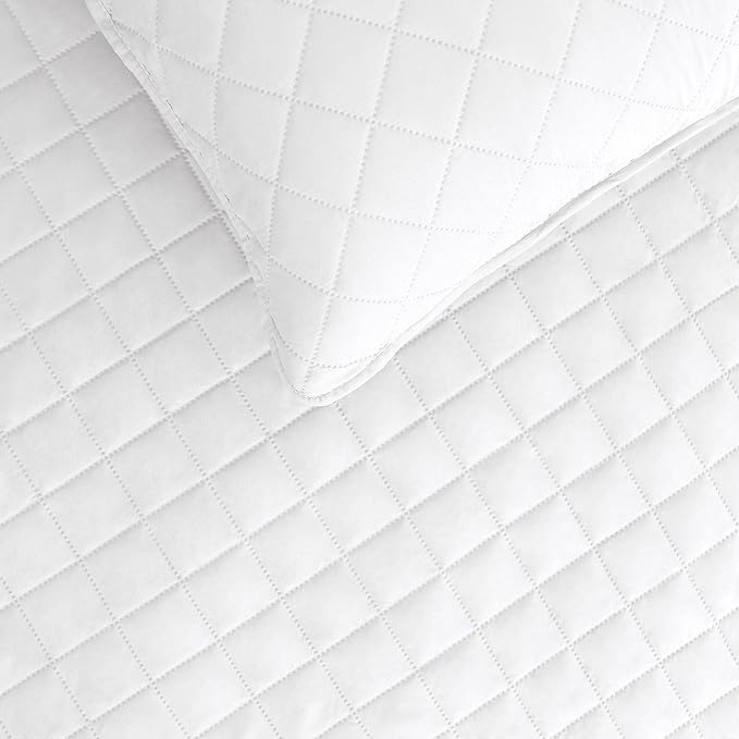 Easy-Going Twin Size Reversible Quilt Set with 1 Quilt and 1 Pillow Sham, Soft Bed Quilt Cover, Water Resistant Lightweight Microfiber Bedspread, Stain Resistant, White/White