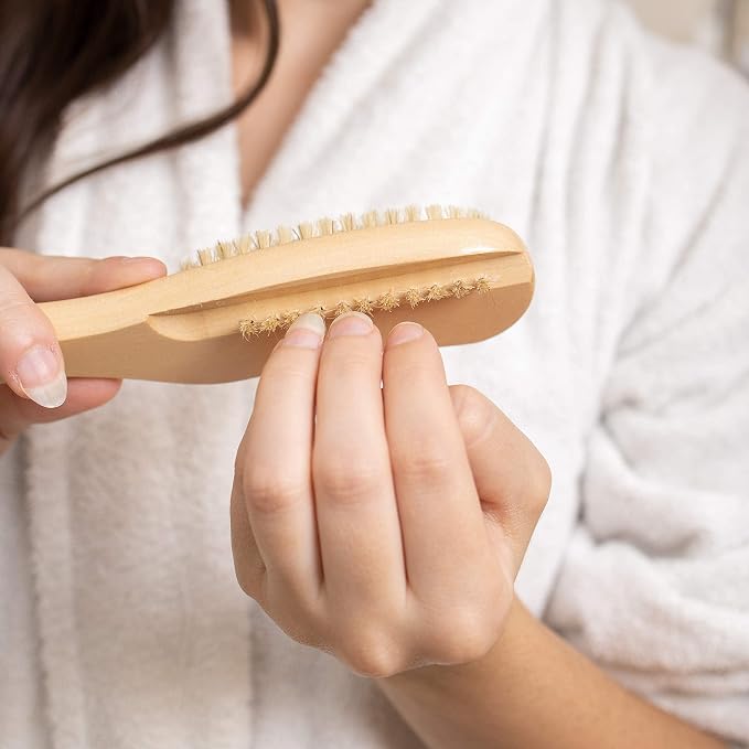 GranNaturals Wooden Nail Brush - Image 3