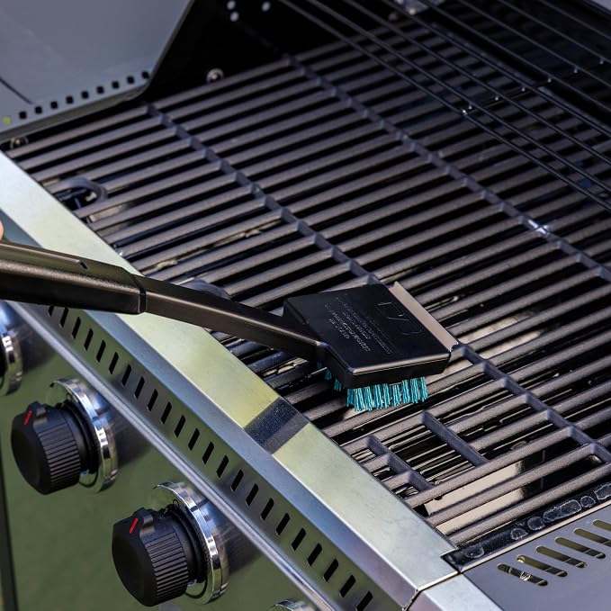 Charbroil Safer Replaceable Head Nylon Bristle Grill Brush - Image 7