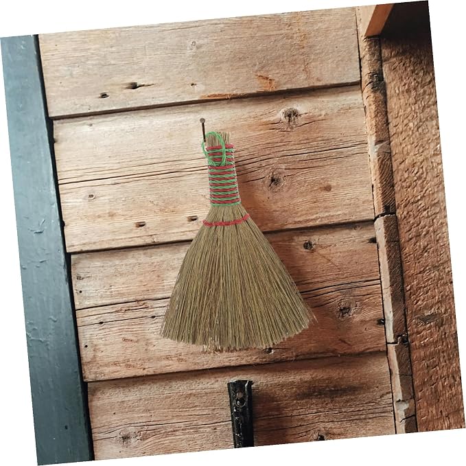 Healifty Natural Miscanthus Mini Broom - Image 4