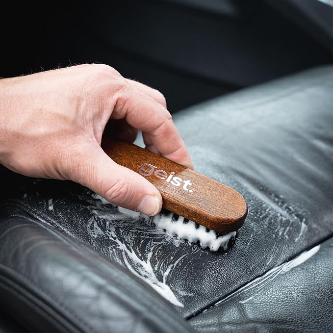 Geist. Leather & Upholstery Cleaning Brush Medium | To clean car seats - Image 7