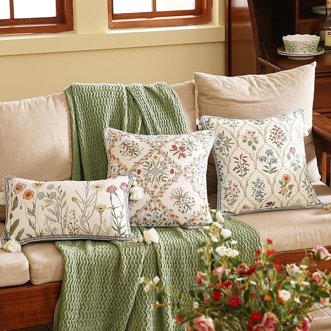ISAENNE Design Linen Throw Pillow Covers 18"x18" Pack of 2, Square Farmhouse Cushion Covers with Yellow Purple Watercolor Wildflower Pattern Decor Pillowcases for Bed,Living Room,Outdoor,Car