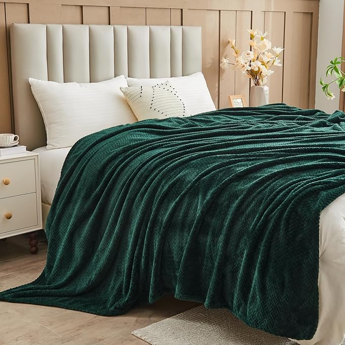 NEWCOSPLAY Super Soft Throw Blanket Forest Green Premium Silky Flannel Fleece Leaves Pattern Lightweight Bed Blanket All Season Use (Forest Green, Throw(50"x60"))