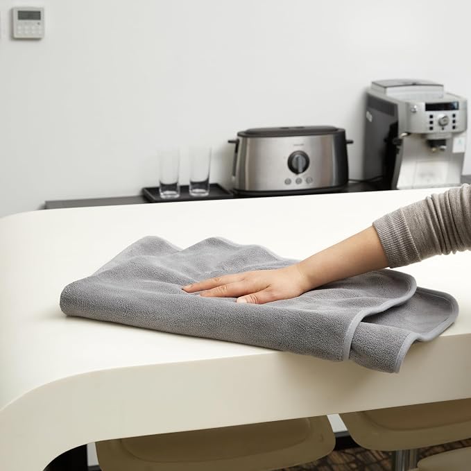 Amazon Basics Microfiber Car Drying Towel - Image 7