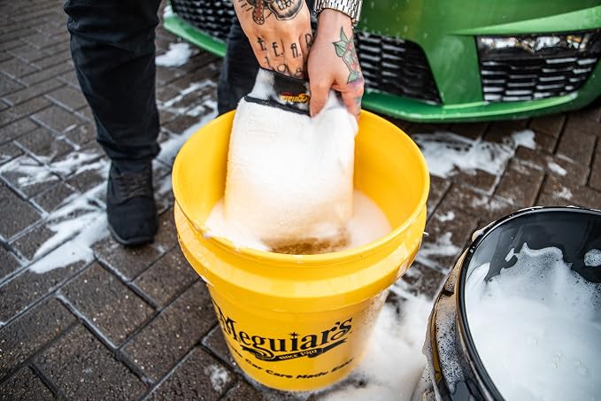 Meguiar's X3002 Microfiber Wash Mitt - Image 8