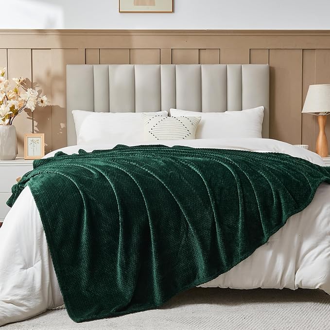 NEWCOSPLAY Super Soft Throw Blanket Forest Green Premium Silky Flannel Fleece Leaves Pattern Lightweight Bed Blanket All Season Use (Forest Green, Throw(50"x60"))