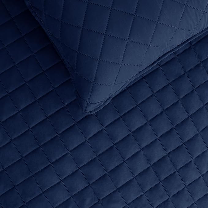 Easy-Going Full/Queen Size Reversible Quilt Set with 1 Quilt and 2 Pillow Shams, Soft Bed Quilt Cover, Water Resistant Lightweight Bedspread, Stain Resistant, Navy/Ivory