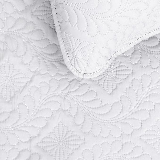 Easy-Going Twin Size Reversible Quilt Set with 1 Quilt and 1 Pillow Sham, Soft Bed Quilt Cover, Water Resistant Lightweight Microfiber Bedspread, Stain Resistant, Olive Leaf-White/White