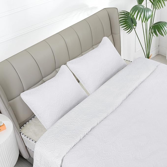 Easy-Going Twin Size Reversible Quilt Set with 1 Quilt and 1 Pillow Sham, Soft Bed Quilt Cover, Water Resistant Lightweight Microfiber Bedspread, Stain Resistant, Olive Leaf-White/White