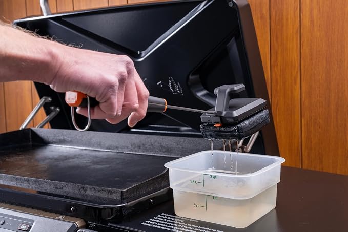 Traeger Grills BBQ Steam N' Clean Grill Brush – Bristle-Free Steam Cleaning - Image 3