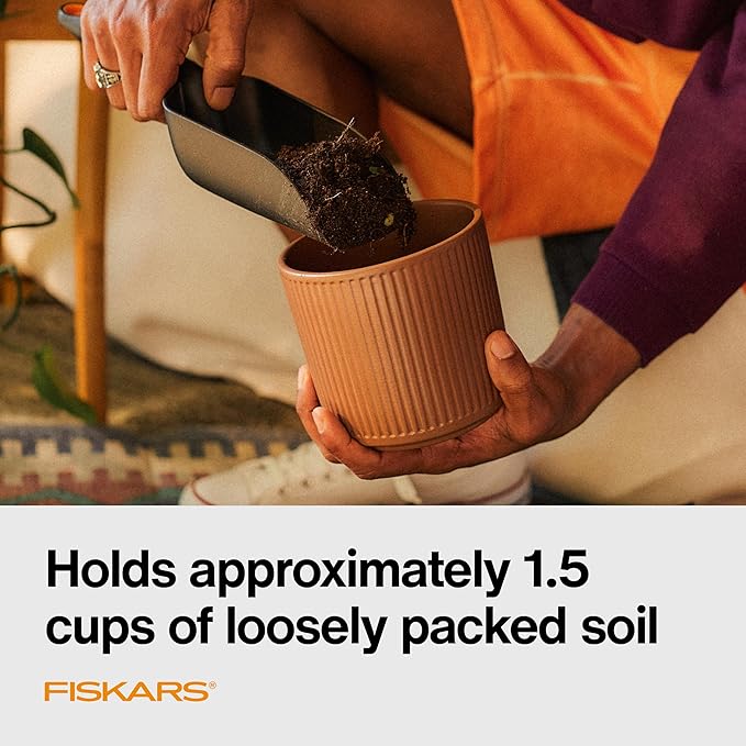 Fiskars Soil Scoop, Indoor Potting & Transplanting Tool - Image 4