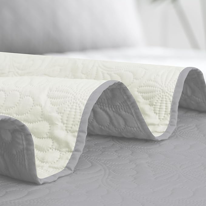 Easy-Going King Size Reversible Quilt Set with 1 Quilt and 2 Pillow Shams, Soft Bed Quilt Cover, Water Resistant Lightweight Microfiber Bedspread, Stain Resistant, Olive Leaf-Light Gray/Ivory