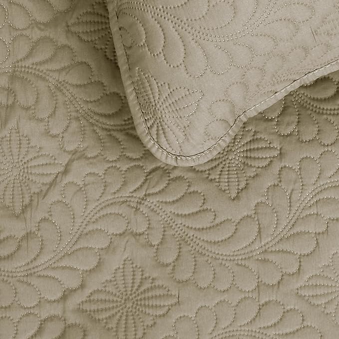 Easy-Going Twin Size Reversible Quilt Set with 1 Quilt and 1 Pillow Sham, Soft Bed Quilt Cover, Water Resistant Lightweight Microfiber Bedspread, Stain Resistant, Olive Leaf-Beige/Beige
