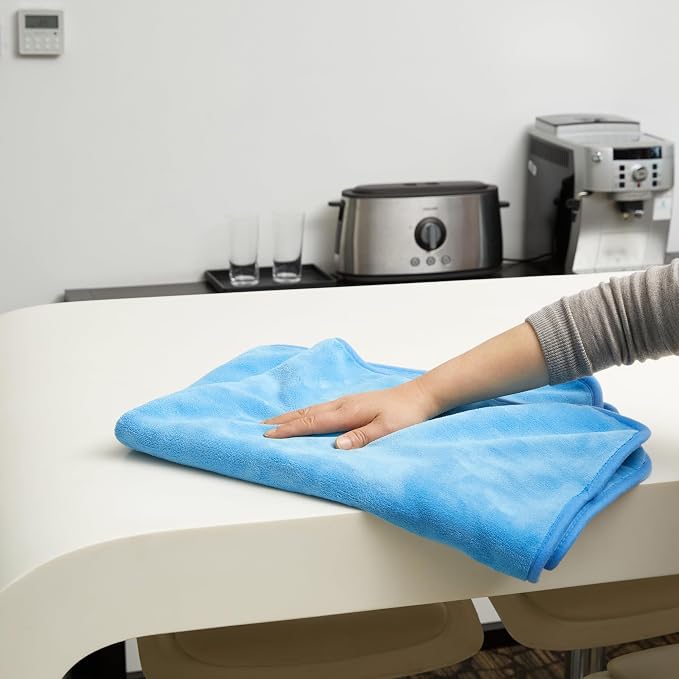 Amazon Basics Super Absorbent Microfiber Car Drying Towel, Scratch-Free - Image 7