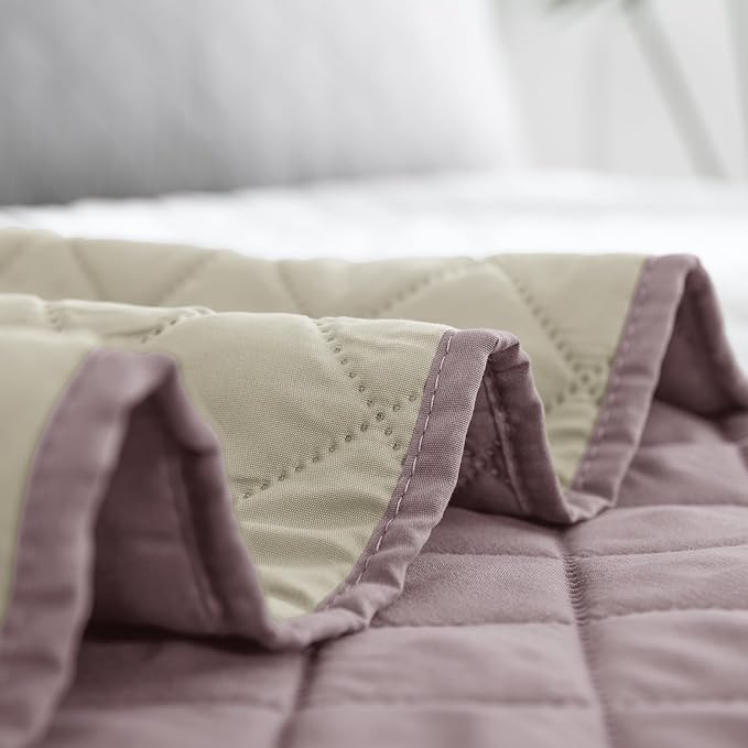 Easy-Going Full/Queen Size Reversible Quilt Set with 1 Quilt and 2 Pillow Shams, Soft Bed Quilt Cover, Water Resistant Lightweight Microfiber Bedspread, Stain Resistant, Pink/Beige