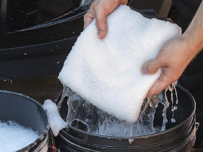 Meguiar's X3002 Microfiber Wash Mitt - Image 7
