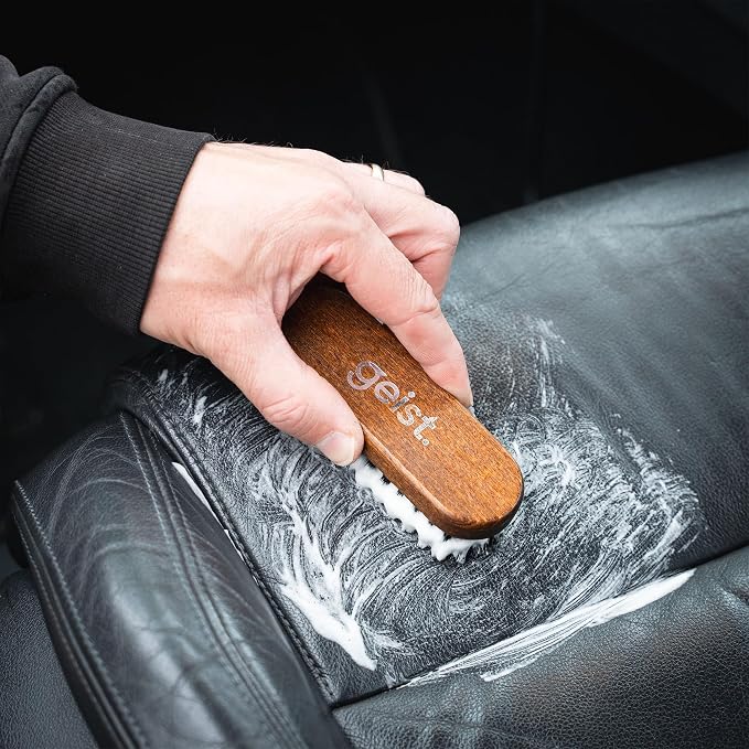 Geist. Leather & Upholstery Cleaning Brush Medium | To clean car seats - Image 6