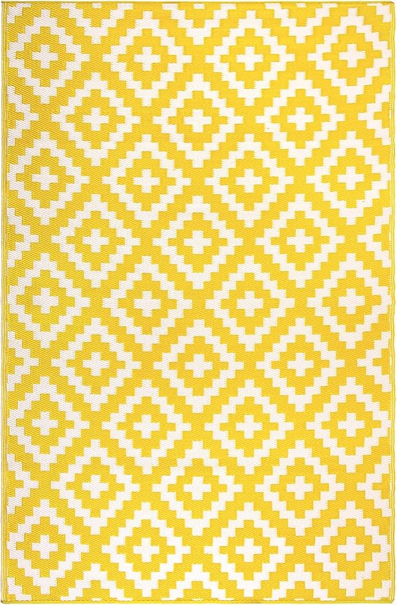 FH Home Outdoor Rug - Waterproof, Fade Resistant, Reversible - Premium Recycled Plastic - Geometric - Patio, Porch, Deck, Balcony - Aztec - Yellow & White Crease Free - 4 x 6 ft