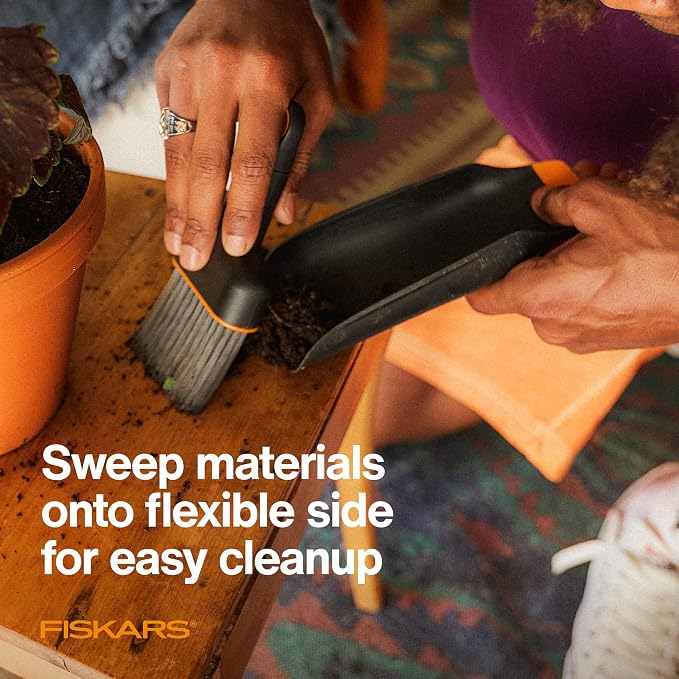 Fiskars Planting Soil Scoop & Brush Set, Dual-Sided Tool - Image 5