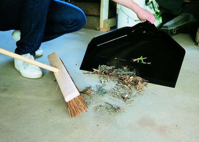 Emsco Group Enormous Yard & Garage Dust Pan – 24-Inch Mouth – Lightweight - Image 7