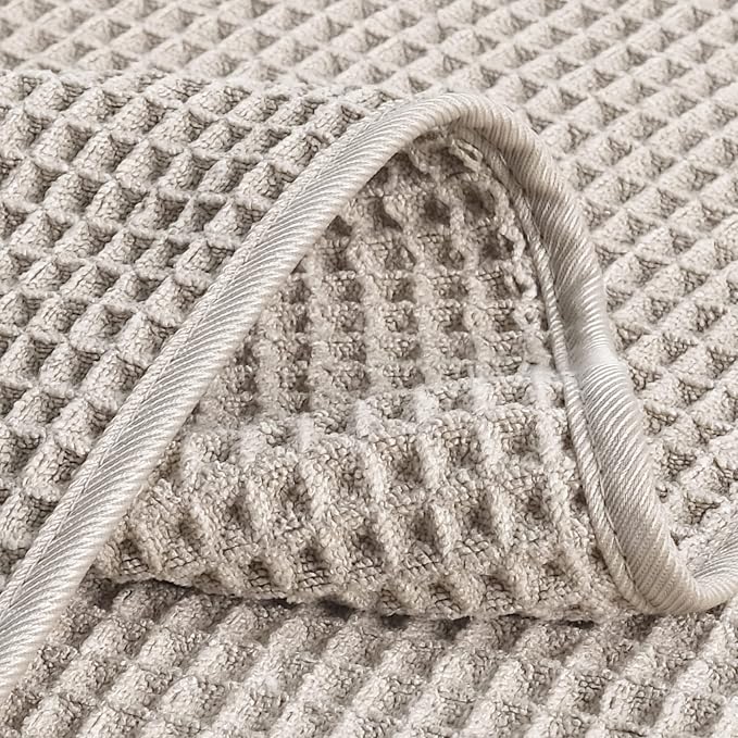POLYTE 430 GSM Microfiber Lint Free Washcloth Face Towel, 13 x 13 in, 4 Pack - Image 3