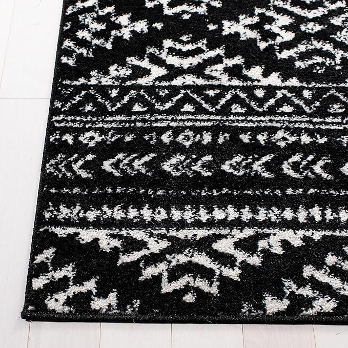 SAFAVIEH Area Rug 3x5 - Tulum Collection - Black & Ivory, Moroccan Boho Tribal Design, Non-Shedding & Easy to Clean, Ideal for Entryway, Foyer, Accent Space, Bedroom (TUL272Z)