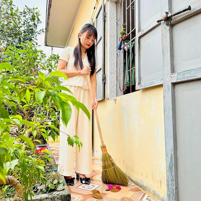 Vietnamese Straw Soft Broom for Cleaning - Image 5