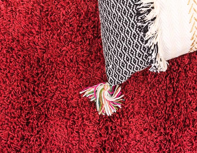 Unique Loom Solid Shag Collection Area Rug (4' 1" x 6' 1" Rectangle, Cherry Red)