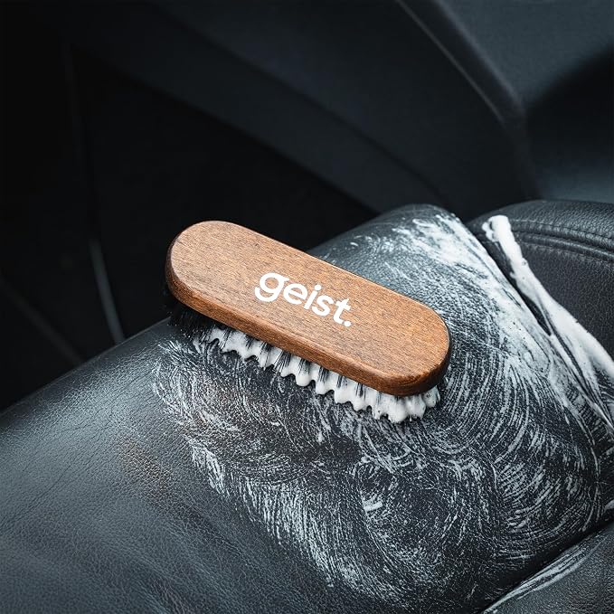 Geist. Leather & Upholstery Cleaning Brush Medium | To clean car seats - Image 8
