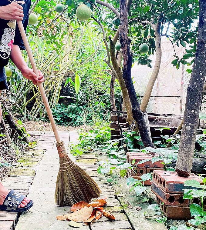 Vietnamese Natural Whisk Broom - Image 8