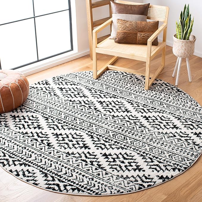 SAFAVIEH Tulum Collection Area Rug - 5' Round, Ivory & Black, Moroccan Boho Tribal Design, Non-Shedding & Easy to Clean, Ideal for Living Room, Bedroom, Dining Space (TUL272B)