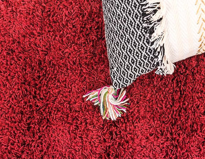 Unique Loom Solid Shag Collection Area Rug (2' 2" x 6' 7" Runner, Cherry Red)