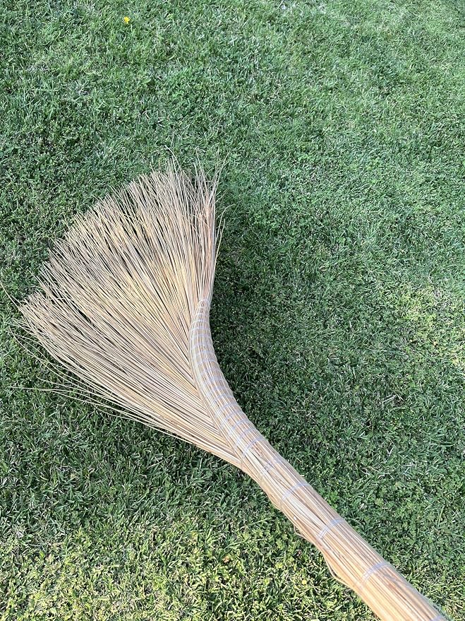 Vietnamese Natural Straw Broom/Handmade Coconut Leaf Broom - Image 4