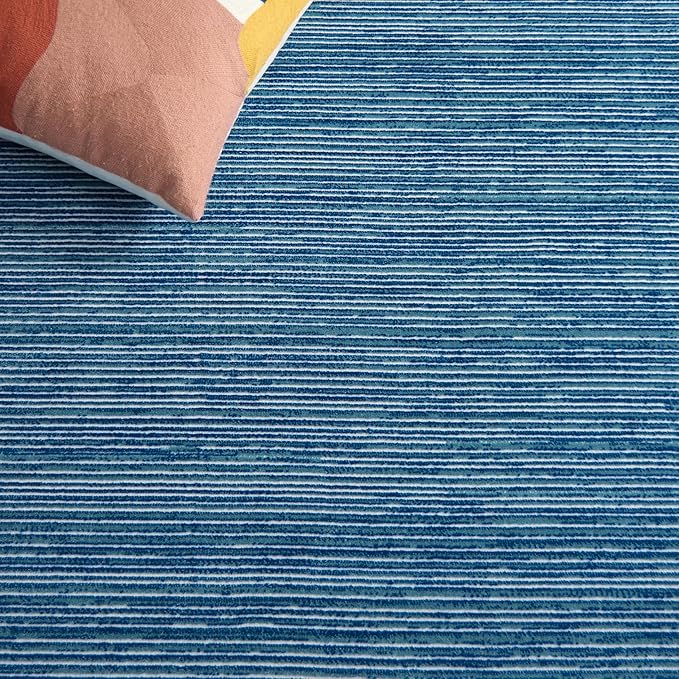 SAFAVIEH Vision Collection Area Rug - 5' Square, Blue, Modern Ombre Design, Non-Shedding & Easy to Clean, Ideal for Living Room, Bedroom, Dining Space (VSN606M)